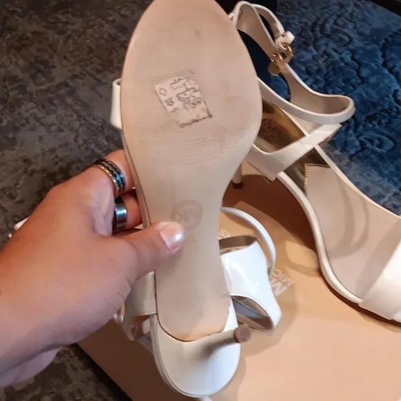 Michael Kors Carlene White Heels Dressy size 9 Sandals MK charm