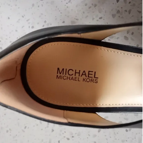 MICHAEL KORS Elena Crisscross Lacquer Platform Heel Sandals EUC