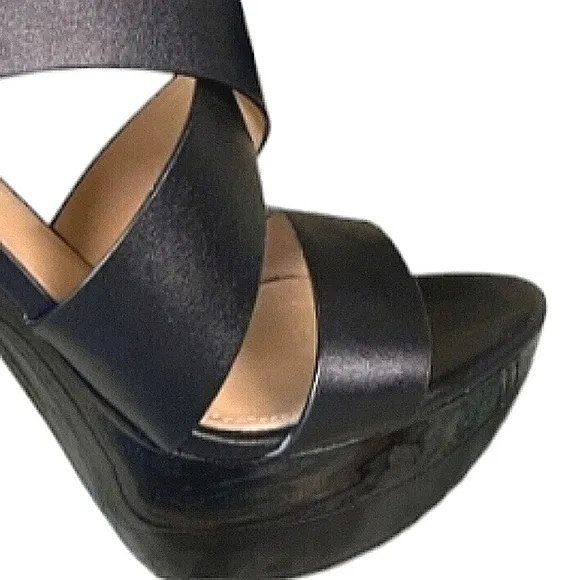 MICHAEL KORS Elena Crisscross Lacquer Platform Heel Sandals EUC
