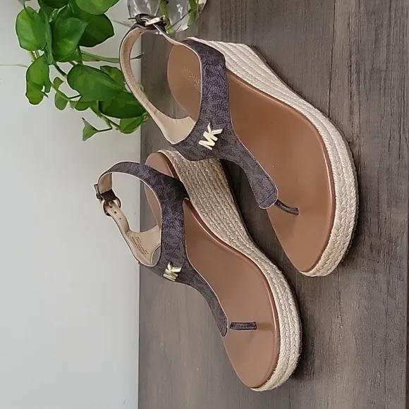 Michael Kors MK Laney T Strap Thong Espadrille Wedge Sandals 8.5
