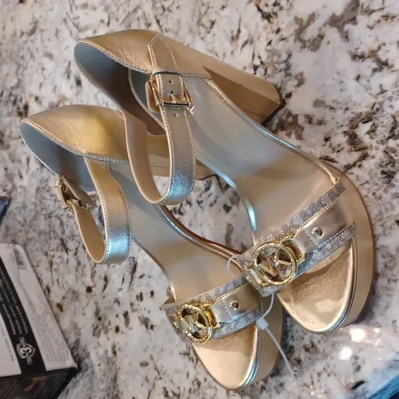 MICHAEL KORS RORY Gold Platform Dressy Open Toe Sandals SZ 9