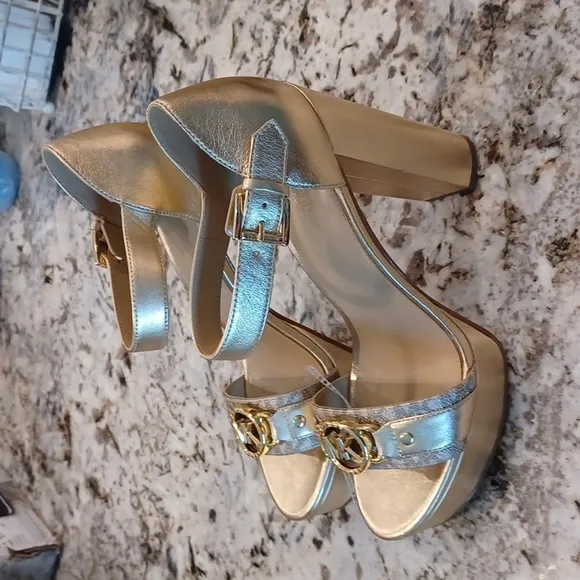 MICHAEL KORS RORY Gold Platform Dressy Open Toe Sandals SZ 9