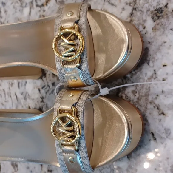 MICHAEL KORS RORY Gold Platform Dressy Open Toe Sandals SZ 9