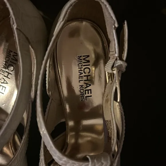 MICHAEL Michael Kors Beige Leather Platform Sandals Sz 8.5 Never Worn.So PRETTY!