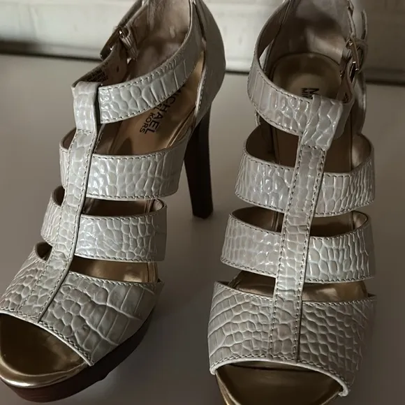 MICHAEL Michael Kors Beige Leather Platform Sandals Sz 8.5 Never Worn.So PRETTY!