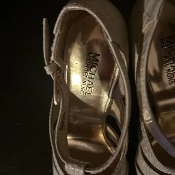 MICHAEL Michael Kors Beige Leather Platform Sandals Sz 8.5 Never Worn.So PRETTY!