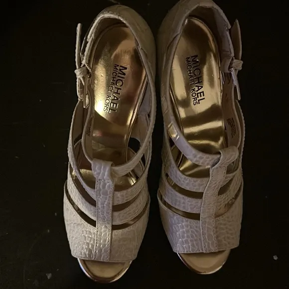 MICHAEL Michael Kors Beige Leather Platform Sandals Sz 8.5 Never Worn.So PRETTY!