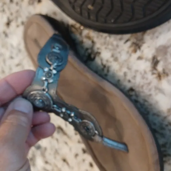 Minnetonka womens Silver Pewter sz 8 sandals GUC