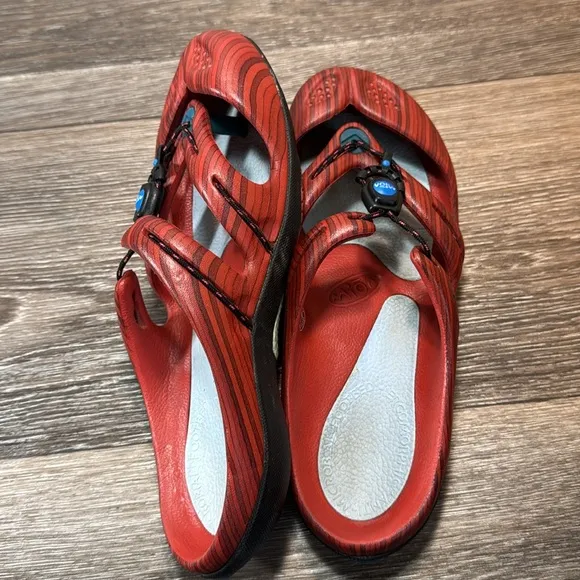 Mion red slip on sandals woman’s size 7 (b8)