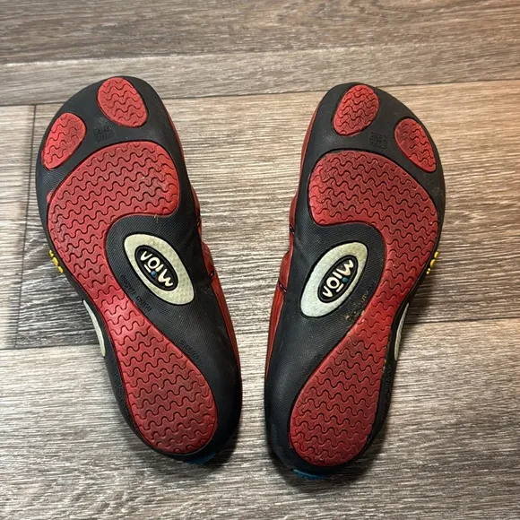 Mion red slip on sandals woman’s size 7 (b8)