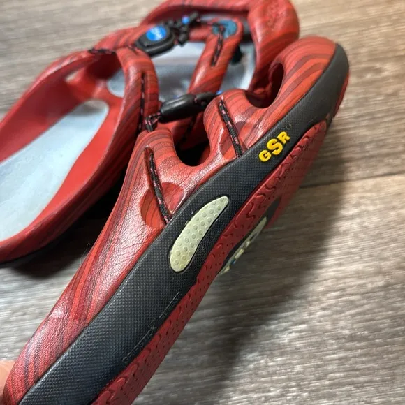 Mion red slip on sandals woman’s size 7 (b8)