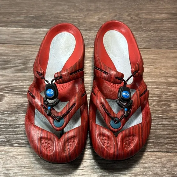 Mion red slip on sandals woman’s size 7 (b8)