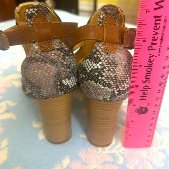 *Muk Luks* Sz 8 Women's Brown Grey &amp; Pink Snake Print Block Heel Sandals