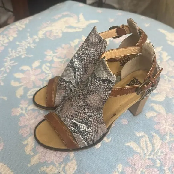 *Muk Luks* Sz 8 Women's Brown Grey &amp; Pink Snake Print Block Heel Sandals