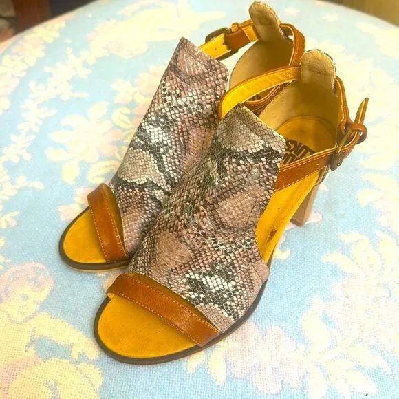 *Muk Luks* Sz 8 Women's Brown Grey &amp; Pink Snake Print Block Heel Sandals