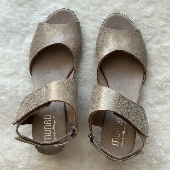 MUNRO Fabiana Silver Metallic Nubuck Sandals