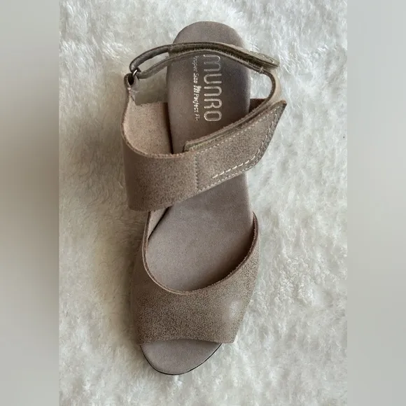 MUNRO Fabiana Silver Metallic Nubuck Sandals