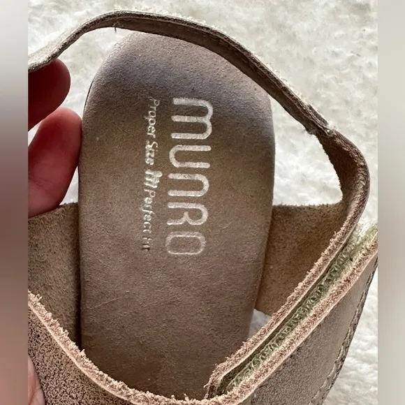 MUNRO Fabiana Silver Metallic Nubuck Sandals
