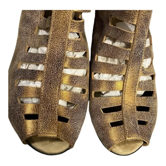 Munro Gold Sparkly Sandals Open Leather 2” Heel Peekaboo Toes Metallic 8W