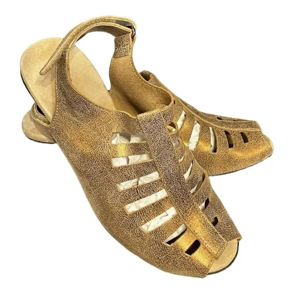 Munro Gold Sparkly Sandals Open Leather 2” Heel Peekaboo Toes Metallic 8W