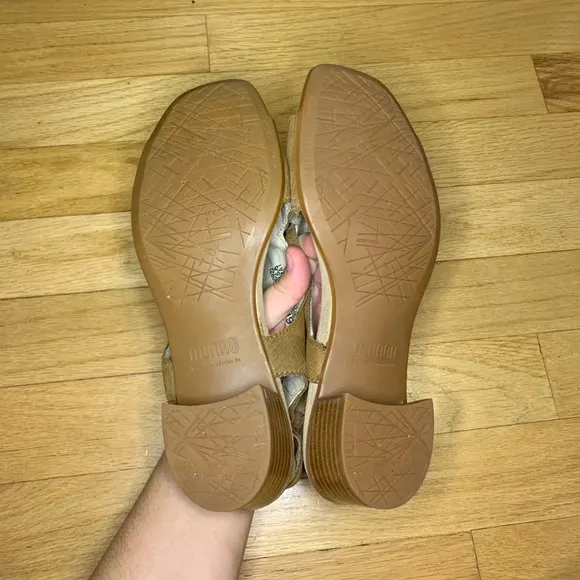 Munro Jenny Sandal in Medium Tan Lizard Nubuck - Size 6