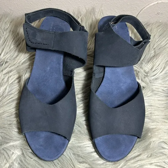 Munro Women's Fabiana in Sandalino Nubuck Navy Sandals Size 11 1/2