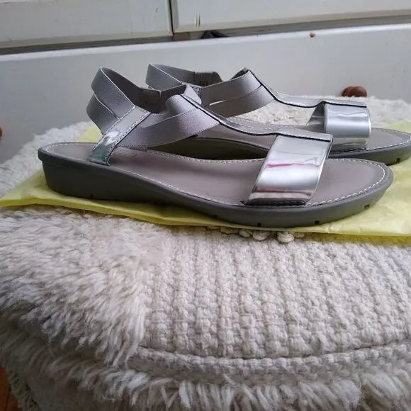 Munroe 7W silver patent leather sandals
