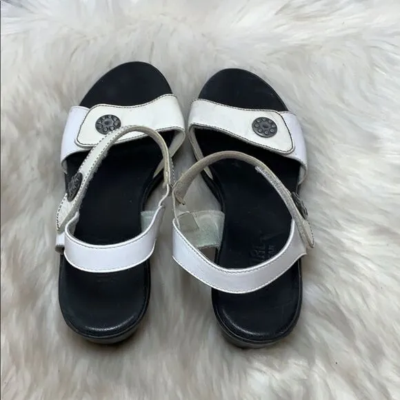 Munro White Leather Walking Sandals Sz 8 Narrow