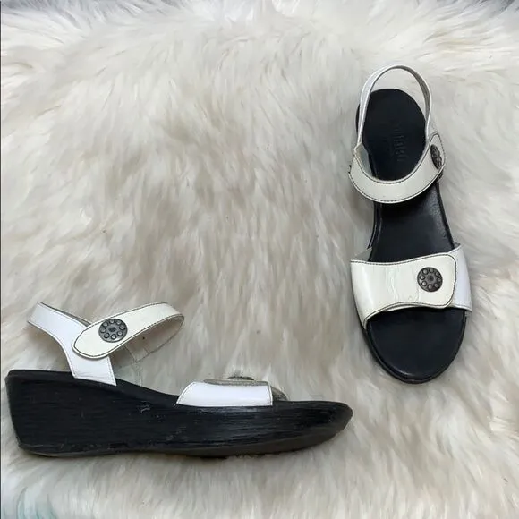 Munro White Leather Walking Sandals Sz 8 Narrow