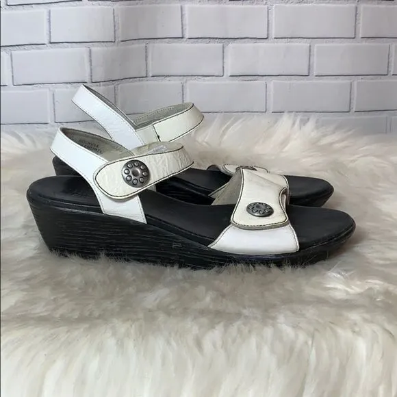 Munro White Leather Walking Sandals Sz 8 Narrow