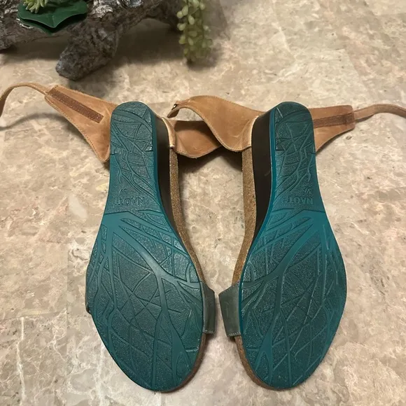 NAOT Footwear Women's Pixie Wedge Sandal CorkFootbed Olive Size 39 NWOT