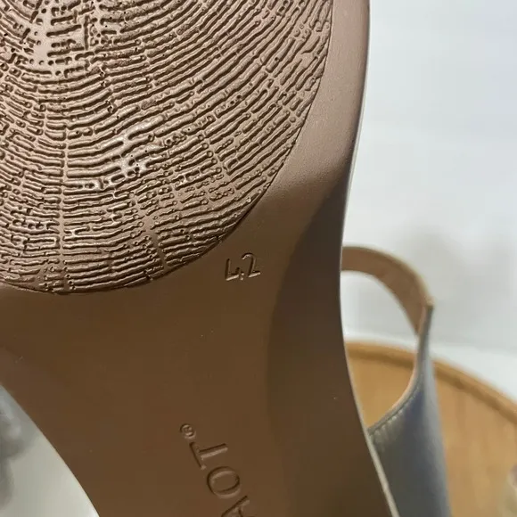 NAOT Intact Bronze Leather Sandal Metallic Ankle Strap Comfy Chunky Heel Size 11