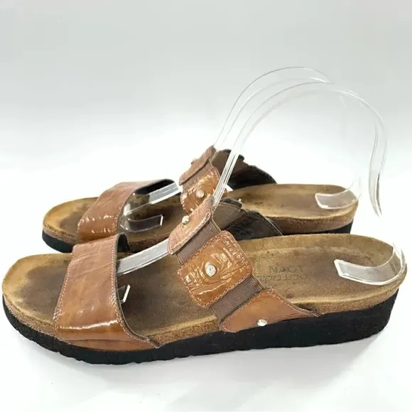 Naot sandals size 11.5 Carmel brown patent leather orthopedic comfort flatforms
