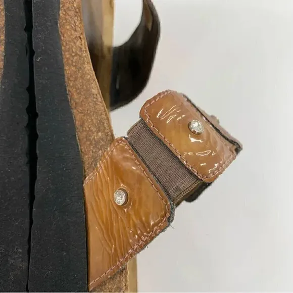 Naot sandals size 11.5 Carmel brown patent leather orthopedic comfort flatforms