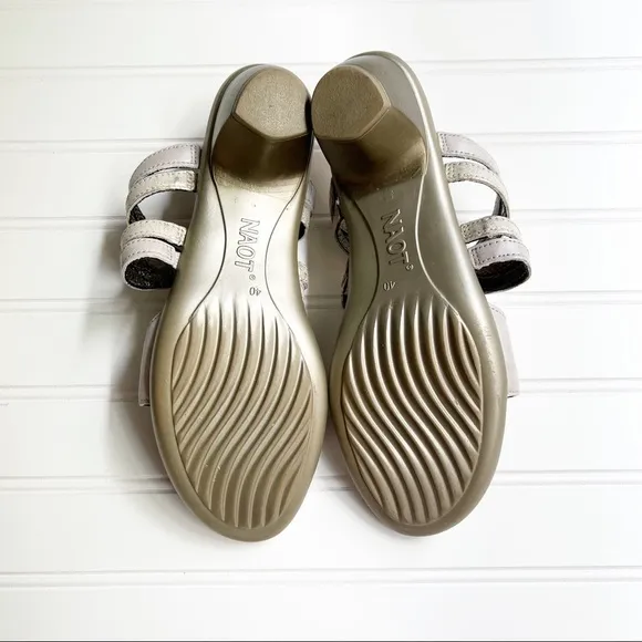 Naot Size 40 Rhinestone Comfort Sandals