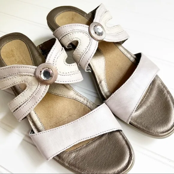 Naot Size 40 Rhinestone Comfort Sandals