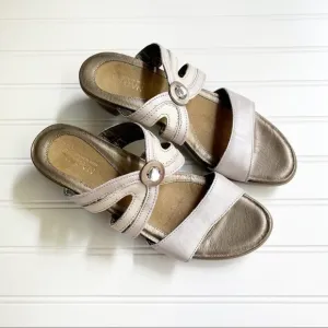 Naot Size 40 Rhinestone Comfort Sandals
