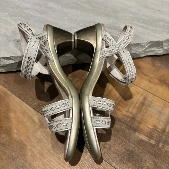 Naot Women Sz 41 US 10-10.5 Idol Silver/Grey/ Gray Stones Leather Heeled Sandals