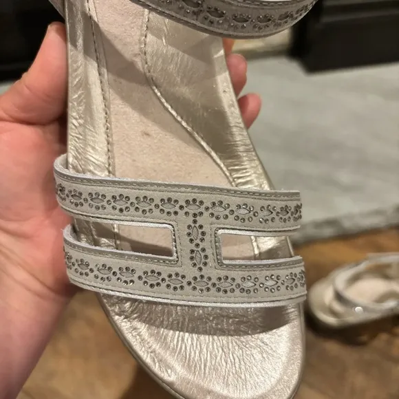 Naot Women Sz 41 US 10-10.5 Idol Silver/Grey/ Gray Stones Leather Heeled Sandals