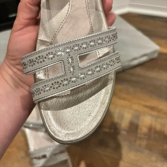 Naot Women Sz 41 US 10-10.5 Idol Silver/Grey/ Gray Stones Leather Heeled Sandals