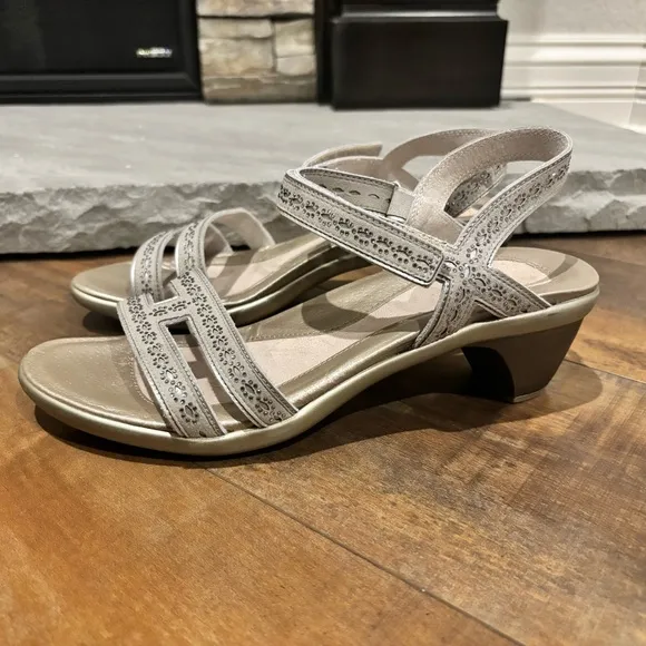 Naot Women Sz 41 US 10-10.5 Idol Silver/Grey/ Gray Stones Leather Heeled Sandals
