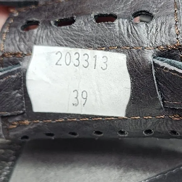Naot Womens size 8 Black Leather Studded Sandals Size Eu 39