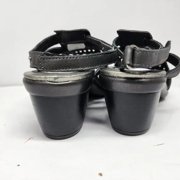 Naot Womens size 8 Black Leather Studded Sandals Size Eu 39
