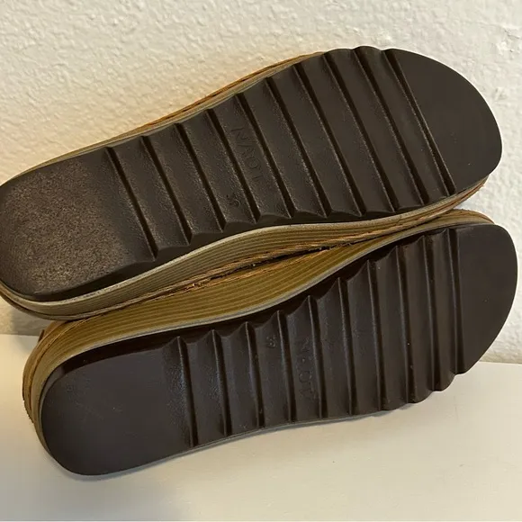 Naot Yarrow genuine leather tan sandals size 8 EU 39 spring summer beach picnic