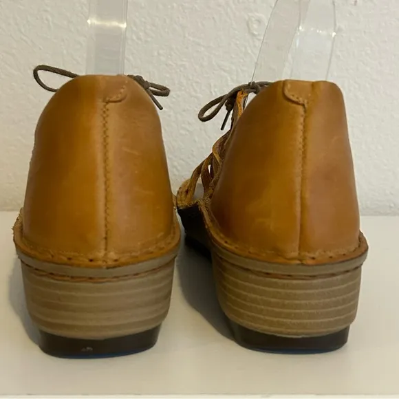 Naot Yarrow genuine leather tan sandals size 8 EU 39 spring summer beach picnic