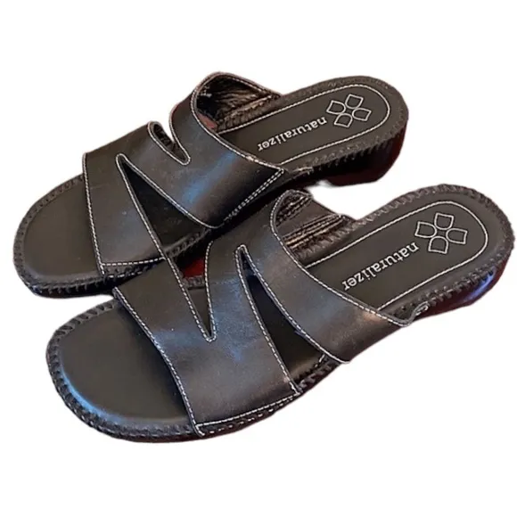 Naturalizer Black Cut Out Slip On Sandals Size 7N