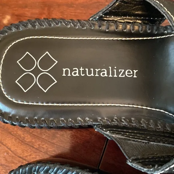 Naturalizer Black Cut Out Slip On Sandals Size 7N