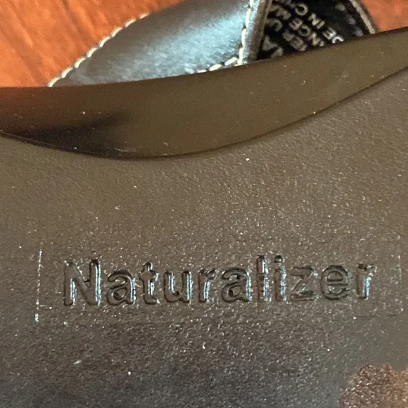 Naturalizer Black Cut Out Slip On Sandals Size 7N