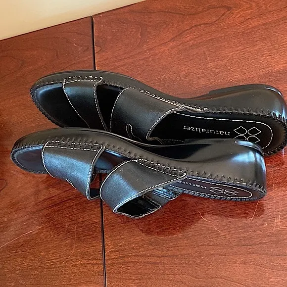 Naturalizer Black Cut Out Slip On Sandals Size 7N