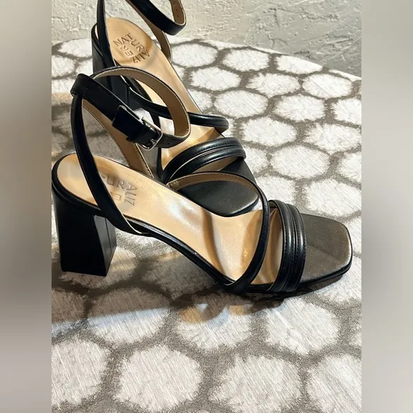 Naturalizer NWOT Women's Black Strappy Sandals: Rizzo size 8.5